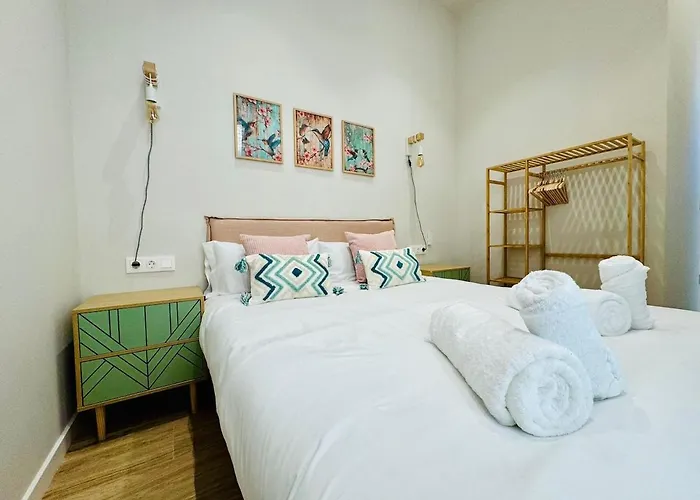 Bright & Stylish Flat Close To Center