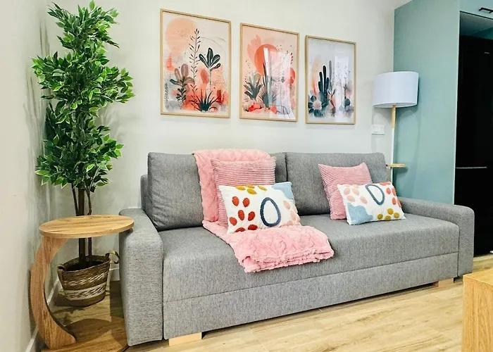 Bright & Stylish Flat Close To Center