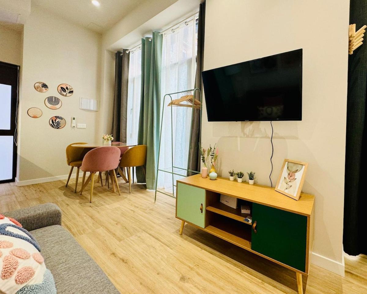 Bright & Stylish Flat Close To Center Apartment *