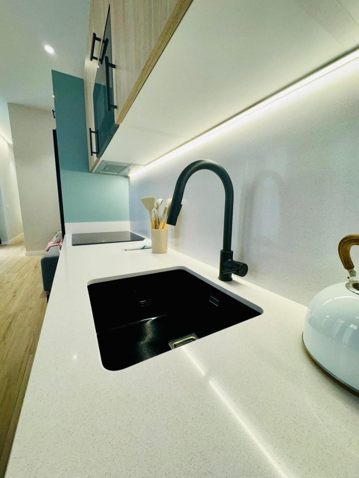 Bright & Stylish Flat Close To Center Apartment *